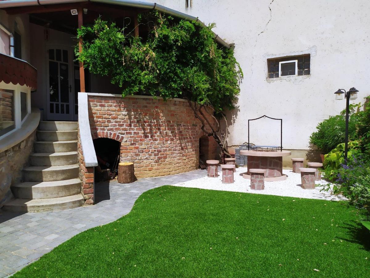Zoli Apartmanok-Zoli Kölcsey 19 Villa Hajdúszoboszló Dış mekan fotoğraf